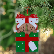 Load image into Gallery viewer, Personalized Christmas Ornament Bear Gift Family 2
